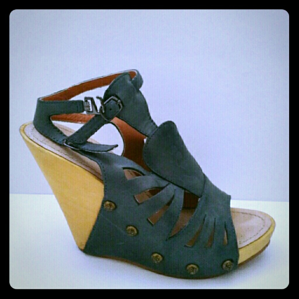 Flash Sale HP🔥True Religion Wedge